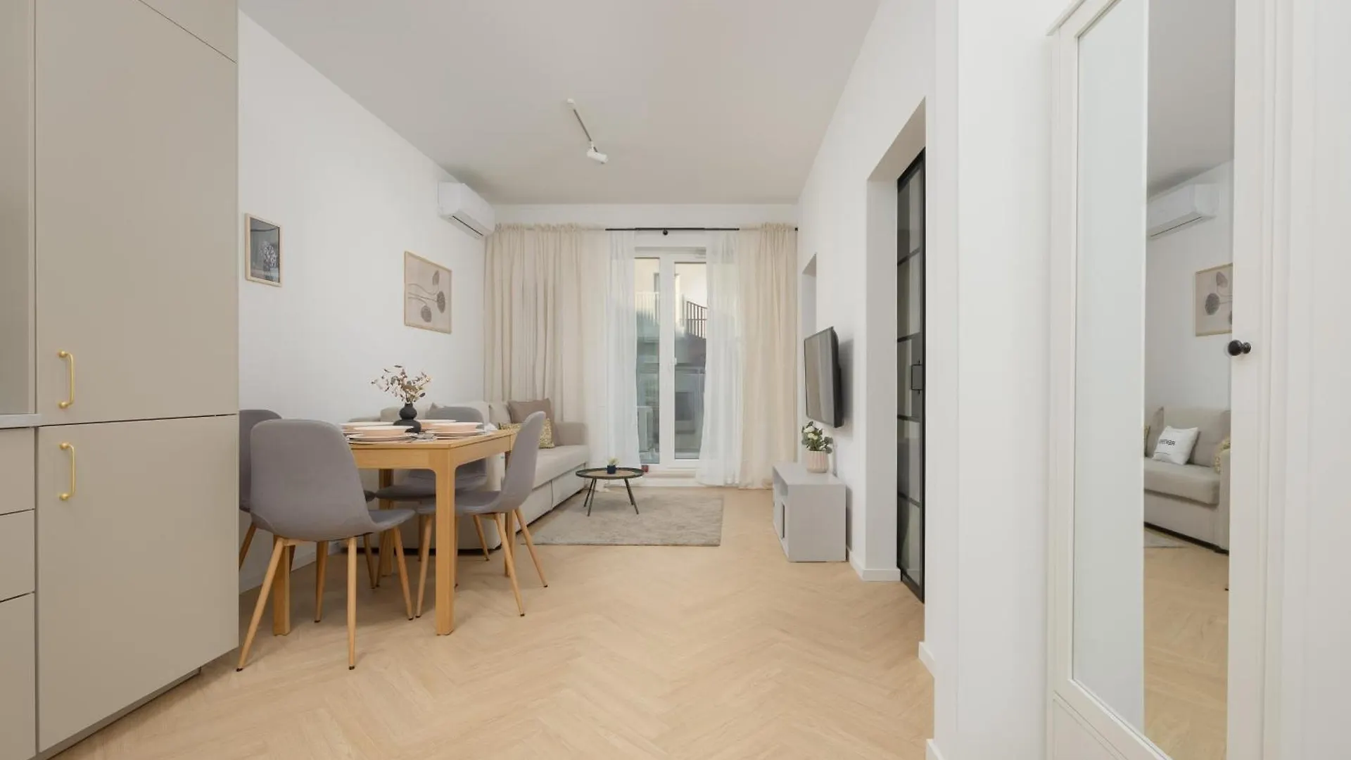 Apartments Wola With Parking In Warsaw City Center By Noclegi Renters 0*,  Polen
